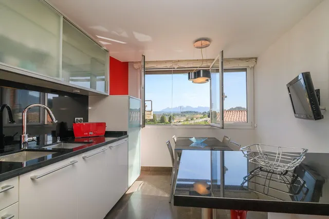 Exclusividad y diseño: 2º piso con ascensor, parking y suite de lujo — 10