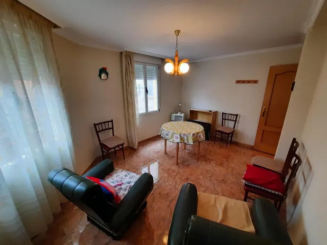 VIVIENDA DE 4 DORMITORIOS EN CAUDETE — 4