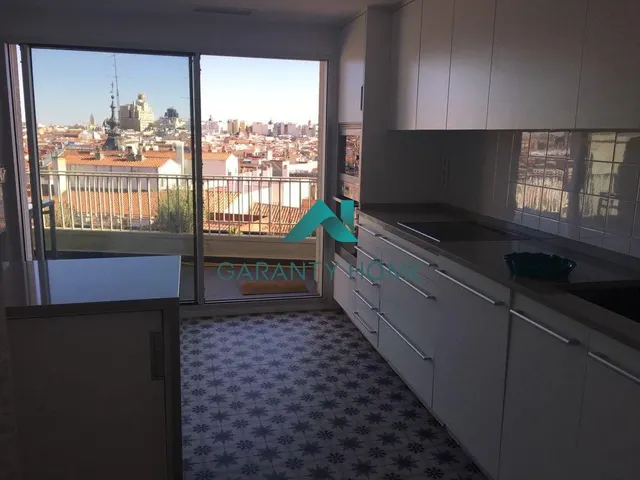 Ático de alquiler en Calle de Santa Cruz de Marcenado — 11