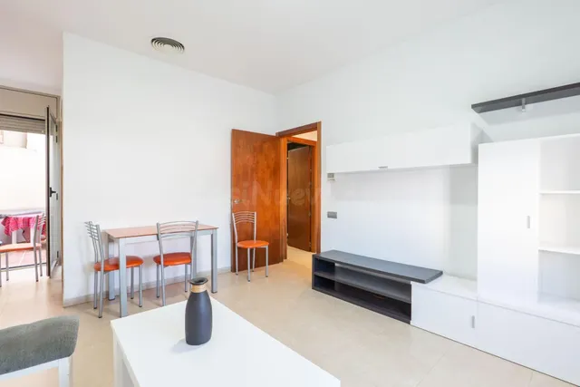 Acogedor piso con parking y trastero en Deltebre - foto 4