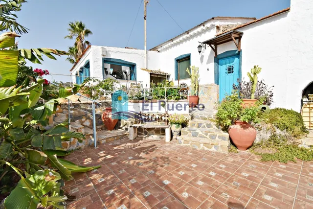 ENCANTADORA CASA DE CAMPO CON ESTILO RÚSTICO Y PISCINA – REF - foto 3