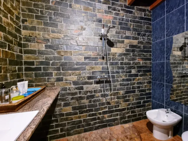 CASAS INDIVIDUALES  CON PARCELAS EN CIMBRIO (BARCENA DEL BIERZO) — 16