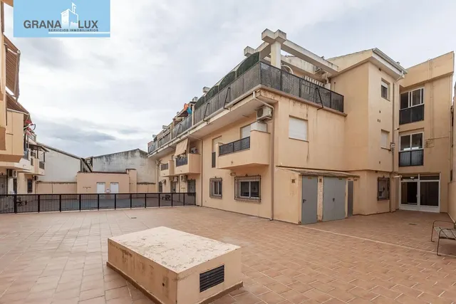 Piso en urbanización con piscina en Las Gabias — 24