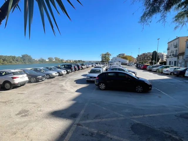 Local céntrico y próximo al rio — 6