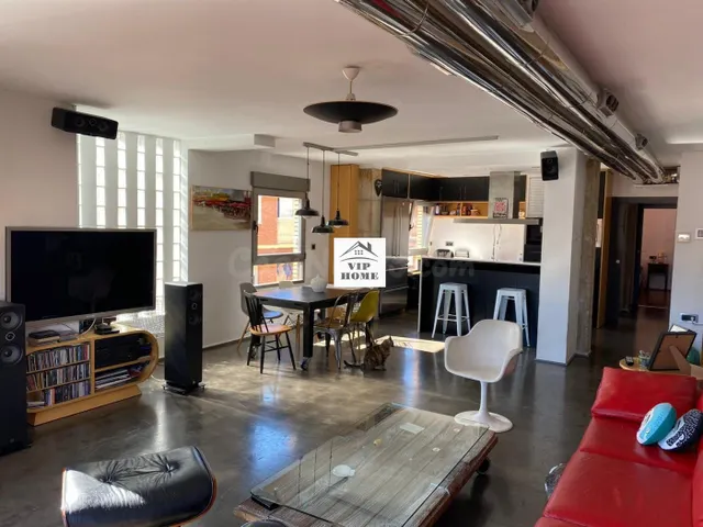VENDE INCREÍBLE PISO CON GRANDES CALIDADES Y LUMINOSO EN LA  - foto 2