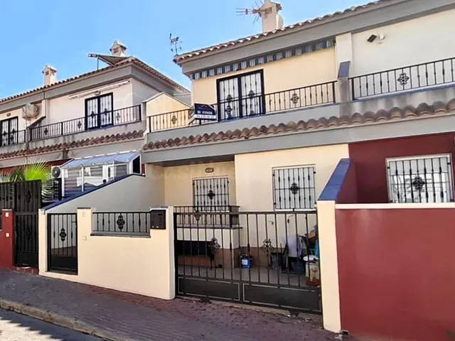 Casa adosada amplia y bien conservada, construida en 2006 (a - foto 2