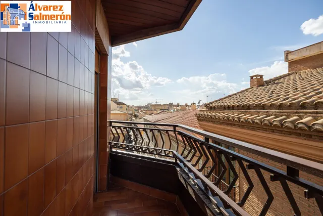 Piso y cochera en venta junto Acera de Darro. — 26