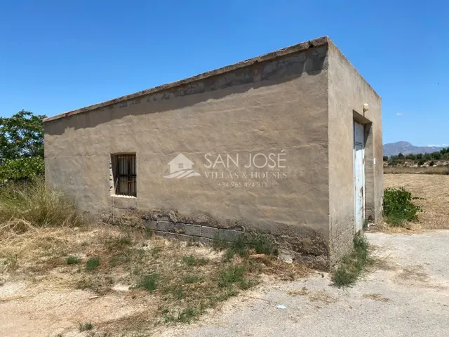 SE VENDE PARCELA RUSTICA EN 2 ESCRITURAS CON ALMACEN AGRICOL