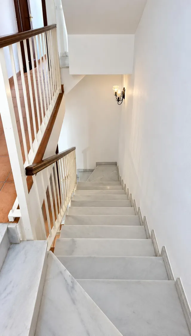 VIVIENDA ADOSADA EN CAMPOSOTO CON PATIOS Y  AZOTEA — 14