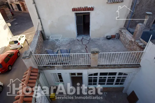 AMPLIA CASA CON 2 TERRAZAS Y GARAJE — 36