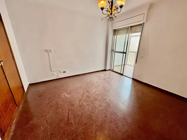 PISO DE GRANDES DIMENSIONES — 12