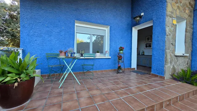 Chalet con piscina en Eurovillas — 28