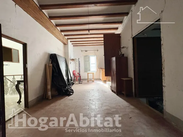 Espaciosa casa con local comercial y garaje en el centro — 39
