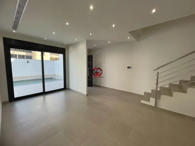 Chalet independiente de diseño con piscina privada y jardín en Heredades — 11