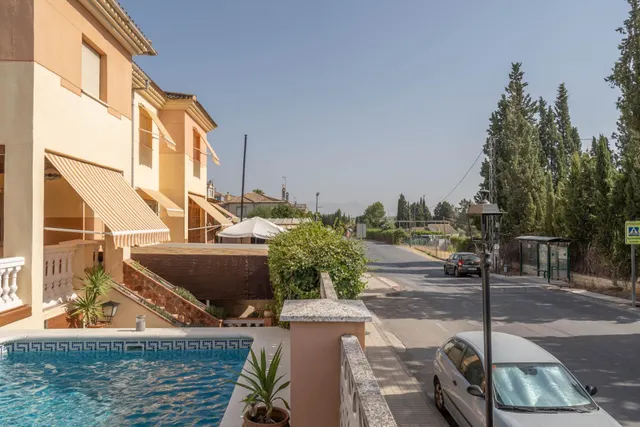 EXCLUSIVA VIVIENDA CON PISCINA PRIVADA EN URBANIZACIÓN "EL TORREÓN" EN ALBOLOTE. — 48