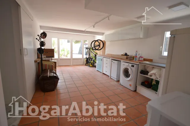 PRECIOSO CHALET REFORMADO CON PISCINA, GARAJE Y DOS TERRAZAS — 49