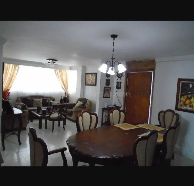SE VENDE HERMSOSO APARTAMENTO UBICADO EN LA ZONA LAGUITO - foto 2