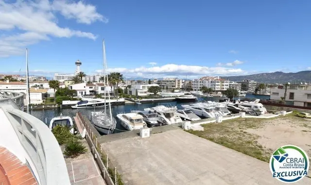EMPURIABRAVA: Exclusivo complejo de seis casas con amarre en - foto 5