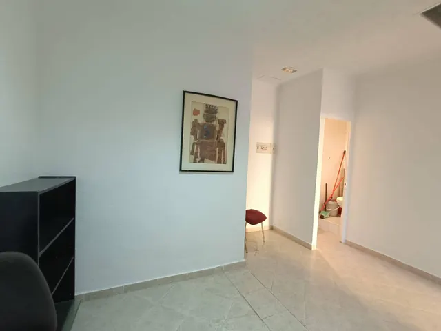 ¡Ideal para tu negocio! Alquiler de local luminoso en zona Princesa Mercedes — 9