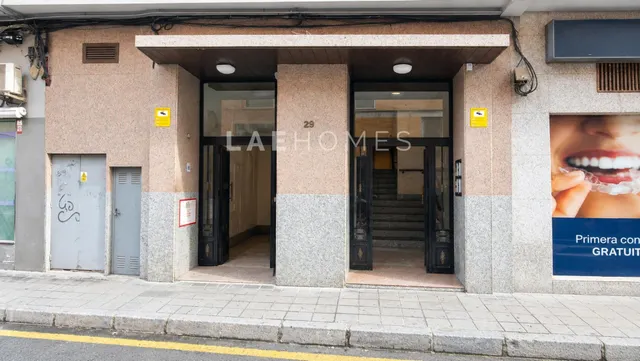 Vivienda reformada en 11ª planta con vistas panorámicas — 27