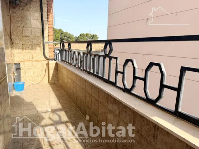 MUY LUMINOSO CON BALCÓN JUNTO AL AYUNTAMIENTO — 12