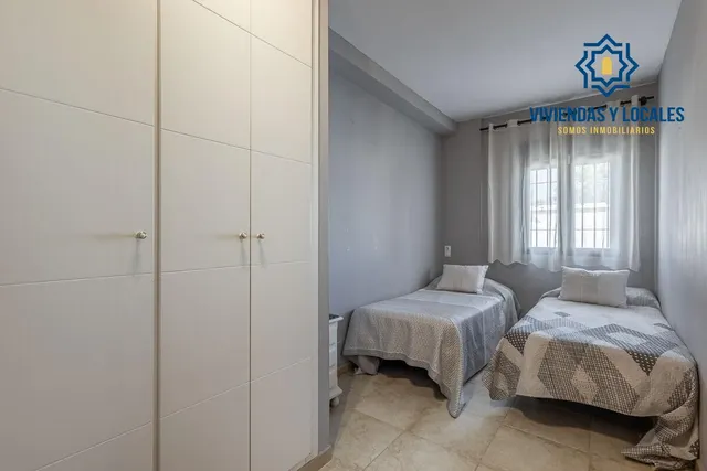 Chalet independiente con pozo propio y placas solares — 26