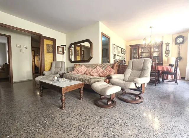 PISO DE 4 habitaciones EN CARRER ESPRONCEDA de REUS. ¡¡¡PARK