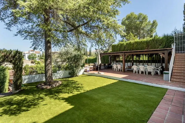 CASA PAREADA EN LA ZUBIA CON PISCINA, ZONA DE BARBACOA Y JARDÍN — 6