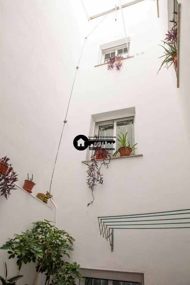 Se vende edificio completo de tres plantas  con garaje, patios privados y solárium — 8