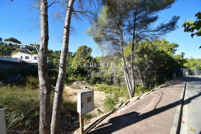 PARCELA SOLEADA DE 675 m2 LISTA PARA CONSTRUIR — 2