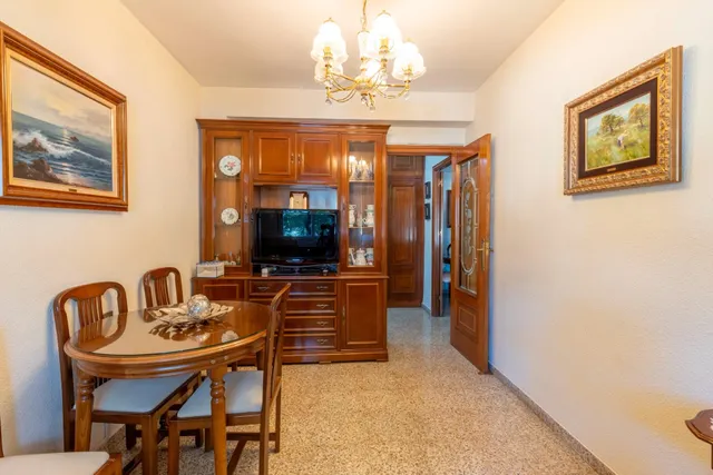 Amplia vivienda de 4 dormitorios con plaza de garaje opcional en Granada — 12
