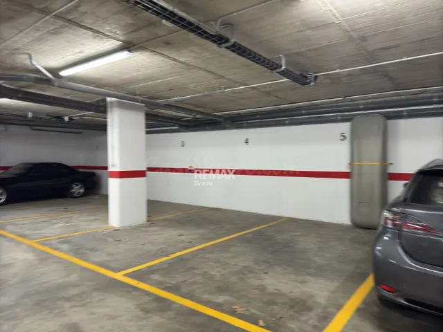 Roses, Santa Margarita · Plaza de parking en venta en edific - foto 2