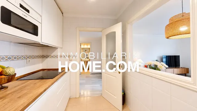 Espectacular apartamento con terraza, piscina y licencia turística en segunda línea de playa en La Carihuela, Torremolinos — 15