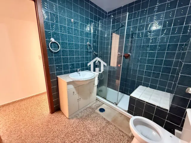 PISO EN VENTA EN ALICANTE. ZONA DE BABEL. 74m2, 4 habitaciones, 1 BAÑO Y 1 ASEÑO, TERCERA PLANTA CON ASCENSOR. — 35
