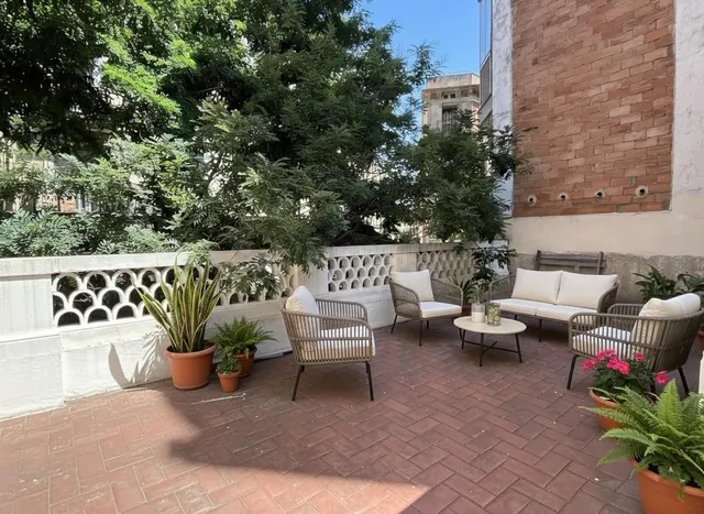 CASA JUNTO MERCAT DE SANT ANTONI - foto 2