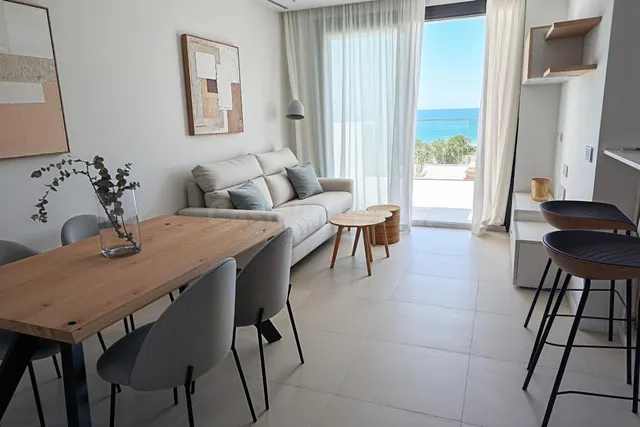EXCLUSIVA VIVIENDA EN PRIMERA LÍNEA DE PLAYA CON TERRAZA Y M - foto 4