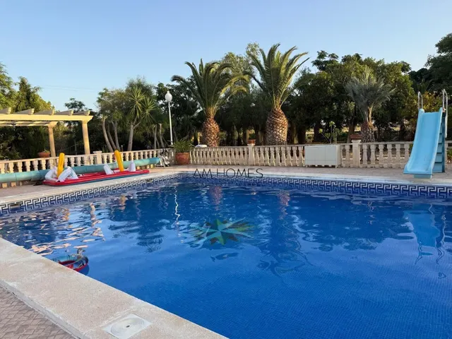 ESPECTACULAR CHALET INDEPENDIENTE CON 10.000 M2 DE PARCELA, PISCINA Y CASA DE INVITADOS — 2