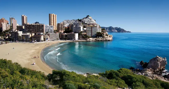 VIVIENDA EN ESQUINA CON 110 METROS DE TERRAZA CON PISCINA  COMUNITARIA A 4 KILOMETROS DE BENIDORM — 16