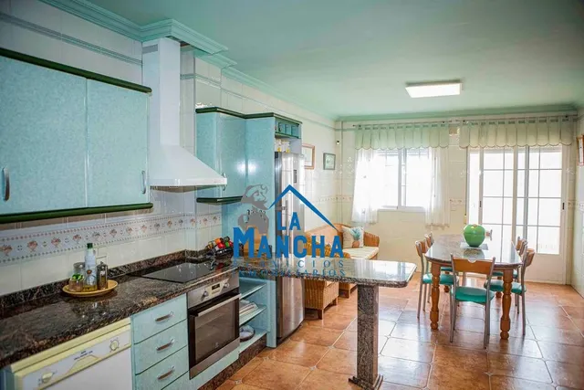 *595.000€* inmobiliaria la mancha vende casa en el barrio de san pablo de Albacete — 28