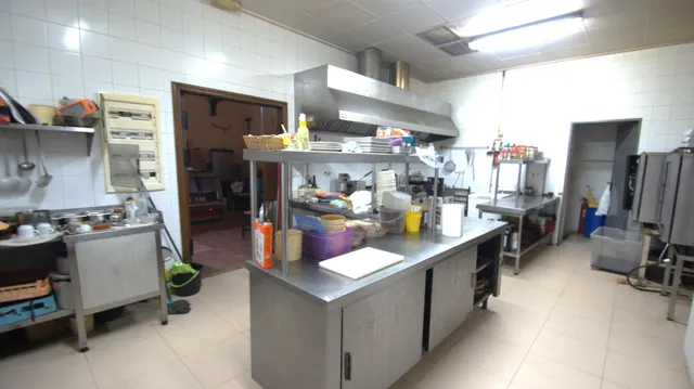 VENTA DE RESTAURANTE EN AUTOVIA ALICANTE-MADRID — 28