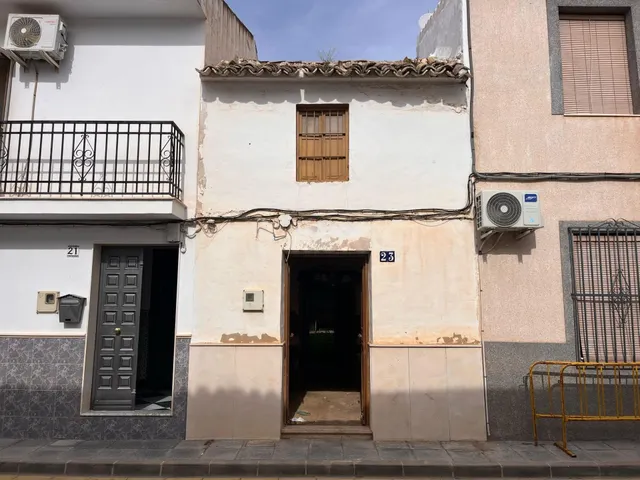 VENTA DE CASA ADOSADA EN LA RODA DE ANDALUCÍA (SEVILLA)
