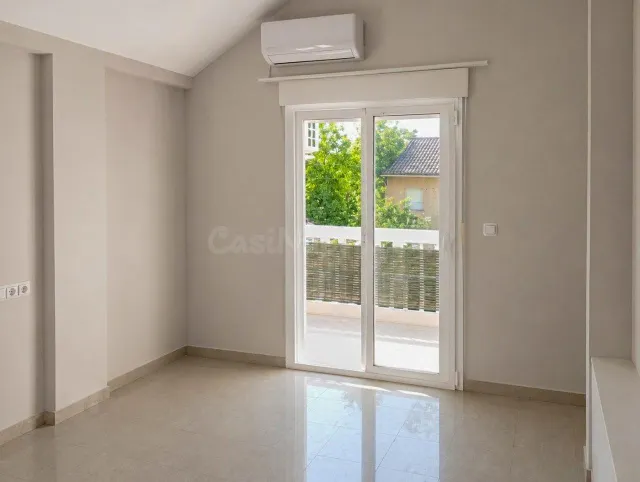 Casa con patio y piscina en una zona muy tranquila de Dúrcal