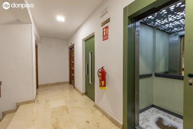 Amplia vivienda en pleno centro de Granada — 47