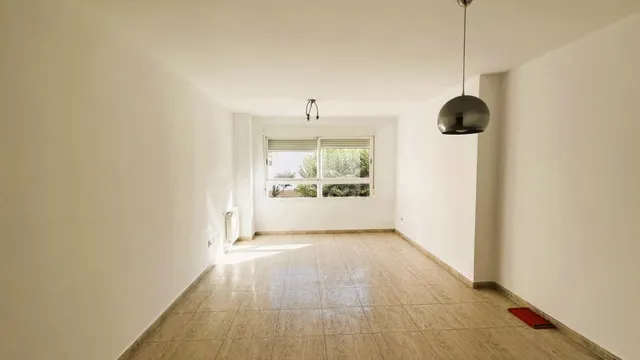 Piso de 2 dormitorios y 2 baños con ascensor en Bernat Artol - foto 3