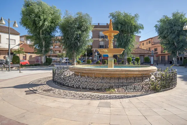 EXCELENTE SOLAR EN VENTA EN ARMILLA (JUNTO PLAZA ESPAÑA) — 29
