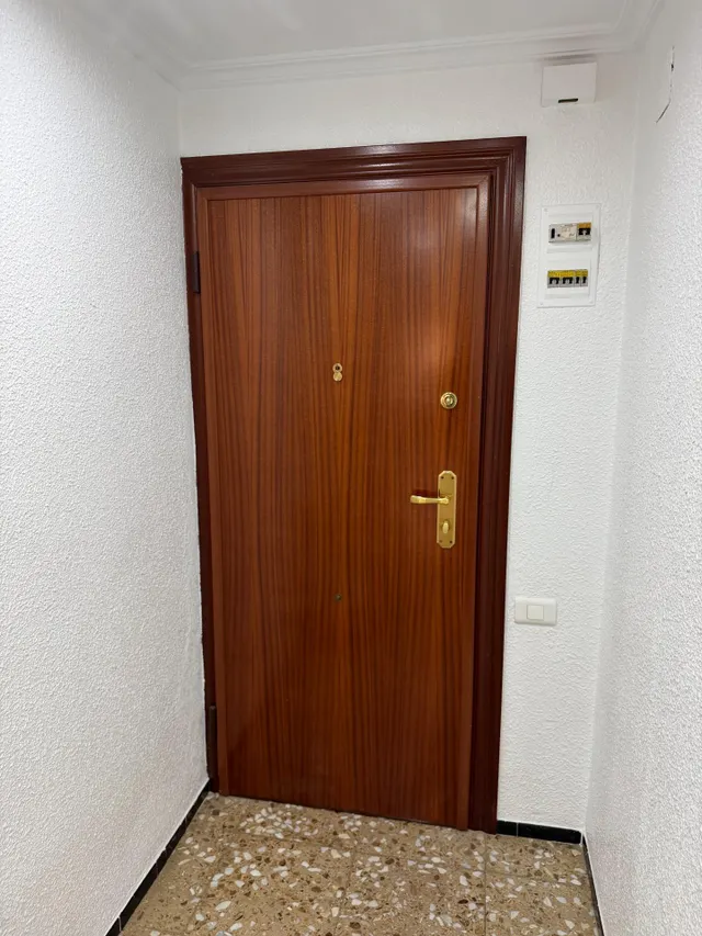 Piso con ascensor, 4 dormitorios, 2 baños, cocina 19 m2 con patio pisable, salon comedor, tres piezas a la calle. — 13