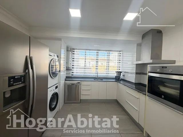 ¡Espectacular! Amplio, impecable y moderno con balcón, todo amueblado — 7