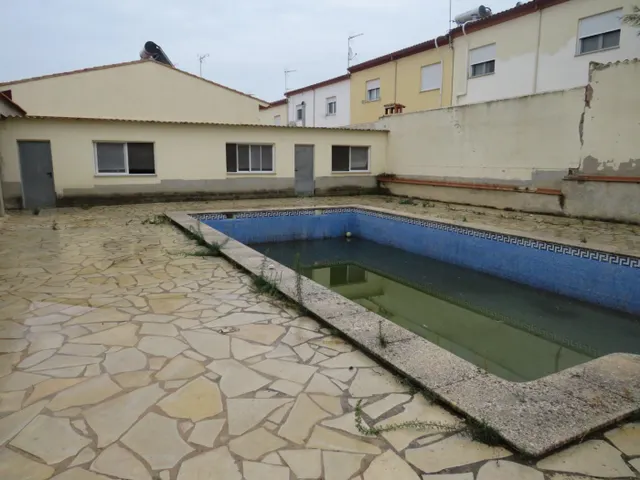TERRENO URBANO  CON PISCINA A LA VENTA EN AGULLENT — 3