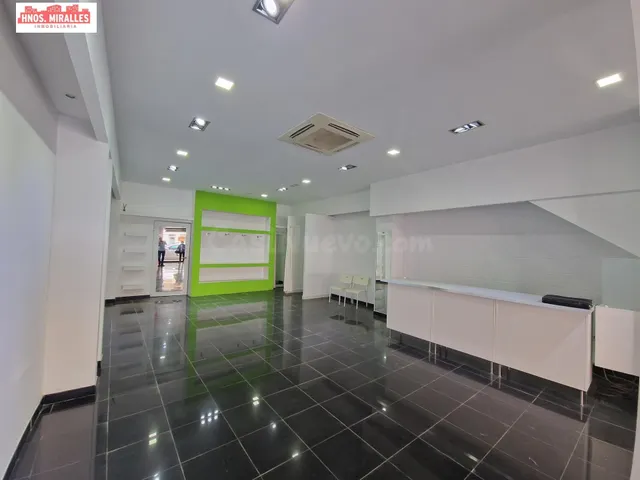 ¡¡EXCELENTE LOCAL ,EN ZONA ESPECTACULAR PARA CUALQUIER TIPO  - foto 3