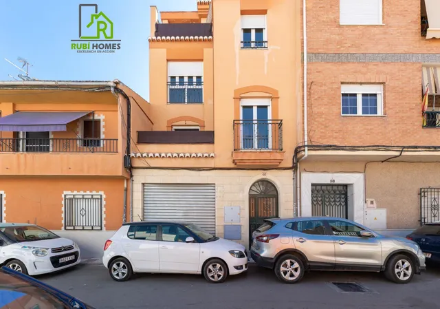 CASA ADOSADA CON GRANDES POSIBILIDADES EN EL CENTRO DE ARMIL - foto 3